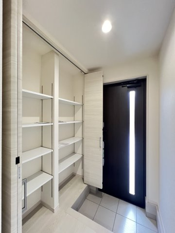 橿原市四条町５期全２棟の収納|ファミリークローゼット