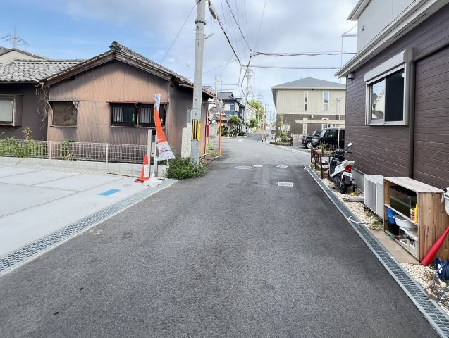 橿原市四条町５期全２棟の前面道路含む現地写真