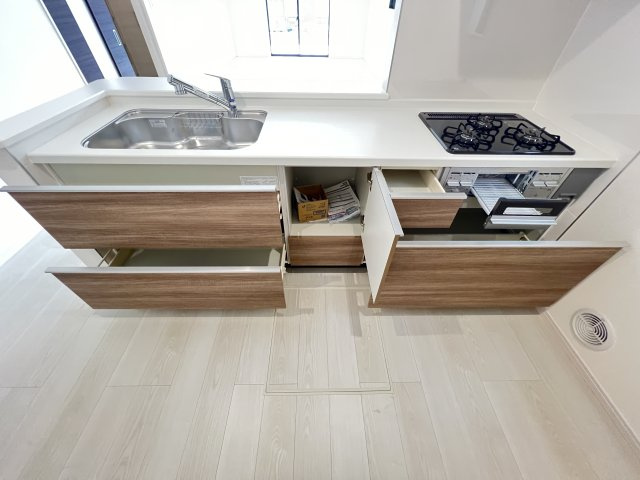 橿原市四条町５期全２棟のキッチン|引き出し収納で使いやすいシステムキッチン