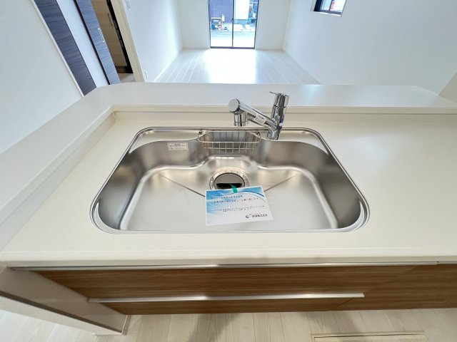 橿原市四条町５期全２棟のキッチン|清潔感のあるステンレスシンク