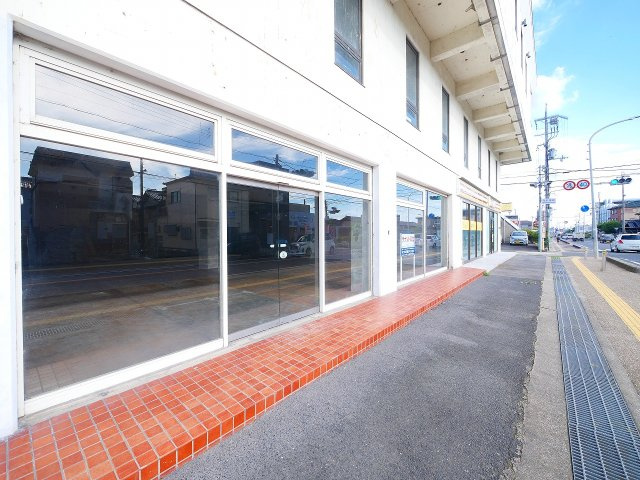 杉田店舗ビル