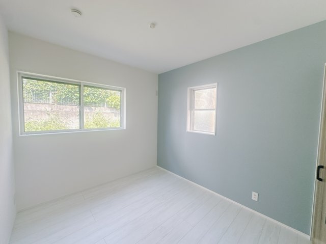 【新築戸建】高崎市箕郷町生原　の洋室|■1階洋室｜ナチュラルカラーの床です。模様替えなどとても楽しく工夫できます♪陽当たり、風通しもとても良いので毎日快適な生活スタートです！子供部屋にも良いですね♪