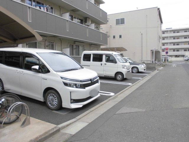 ソラーレの駐車場