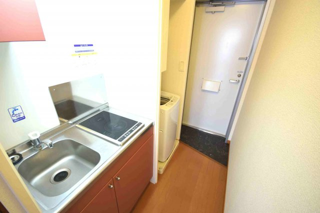 レオパレスリバートップの玄関|ゆったりとした玄関です