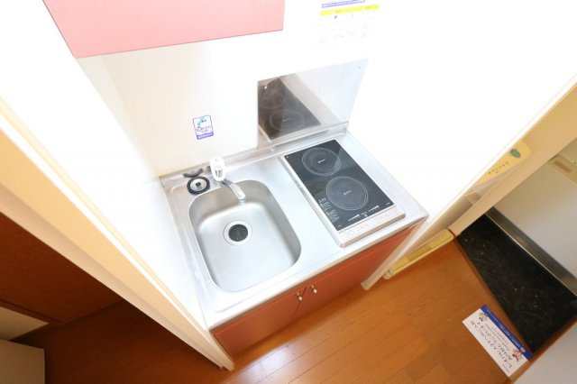レオパレスリバートップのキッチン|電気コンロ　２口