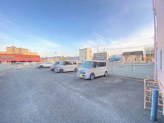 リバティ久保の駐車場