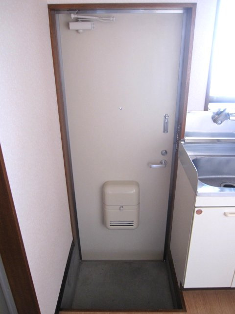 平和コーポ1号館の玄関