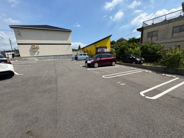 ＧＲＡＮＤＥＲ　ＭＩＹＡＧＡＭＩの駐車場