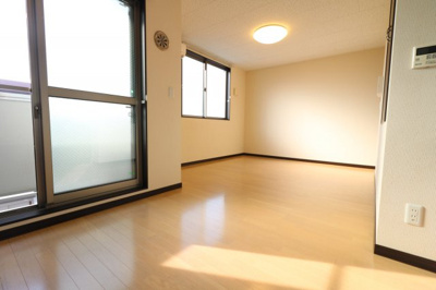 【居間・リビング】 | レオネクストメゾン米原 | リビング・ダイニングフロア（２Ｆ）になります。