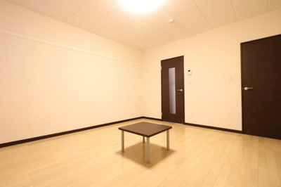 【居間・リビング】 | レオネクストかのう | 広々とした室内にお好きな家具を設置して下さい。