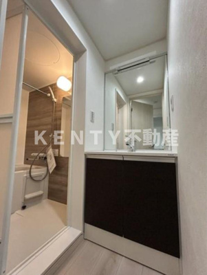 【洗面所】 | 仮）ハーミットクラブハウスｍｉｘ生麦 | 広い洗面スペース