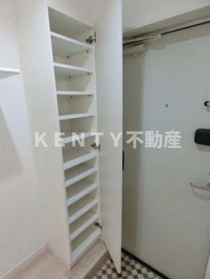 【玄関】 | 仮）ハーミットクラブハウスｍｉｘ生麦 | ゆったりとした玄関です