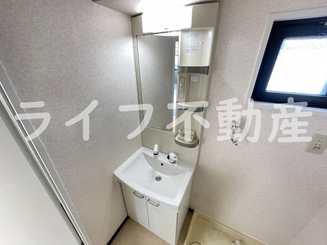 フェルザ長田の独立洗面台|独立洗面化粧台が付いています