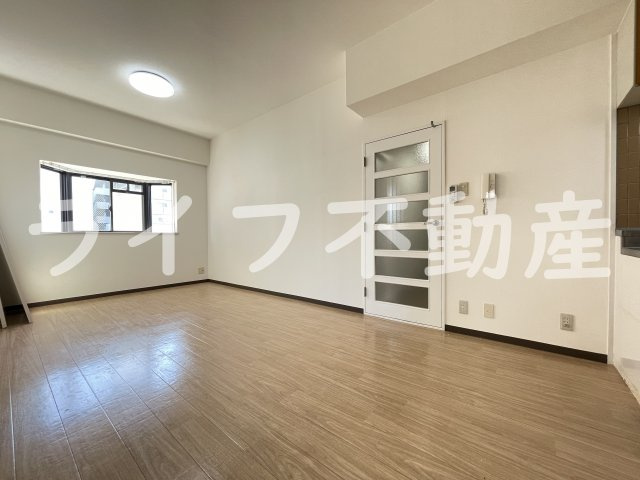 フェルザ長田の居間・リビング|こちらのリビングで趣味の時間をお楽しみください