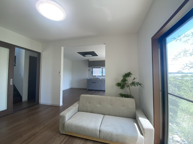 広川町中古住宅の居間・リビング|掲載されている家具は売買の対象外です。