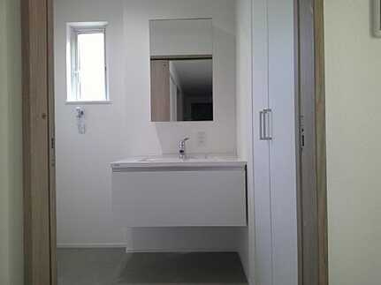 安芸郡府中町鹿籠2丁目の独立洗面台