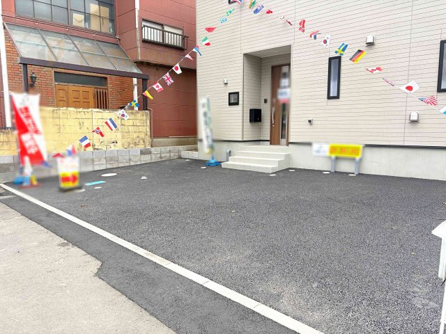 水戸市西原第9　新築戸建て　2号棟の駐車場|カースペースは3台完備。ゲスト用のスペースも確保できますね♪