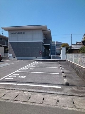 【駐車場】 | シャルマン北川毛Ａ | 車をお持ちの方に嬉しい駐車場付きの物件です