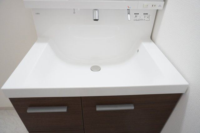 越谷市大字下間久里 新築分譲住宅 全2棟 No,2の独立洗面台