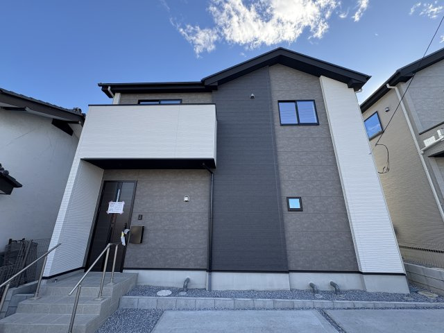 宇都宮市東峰町 ２期 新築住宅 全４棟の外観|〇4号棟【3LDK+2WIC+SIC】
価格改定！収納豊富♪2階のお部屋を区切って4LDKにも変更可能なフレキシブルプランです。ぜひ現地にて周辺環境、陽当たり、間取り等ご確認くださいませ！
