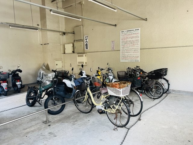 ユニライフ垂水千代ヶ丘の駐車場