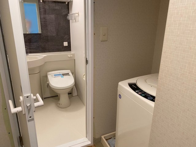 ベルエール熱海来の宮のトイレ|右手洗濯置き場