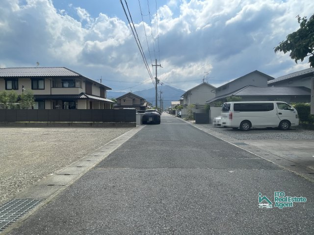 岩倉南木野町 土地(2号地)の前面道路含む現地写真