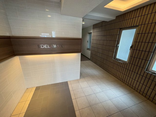 大阪市西区南堀江２丁目の賃貸マンションのエントランス