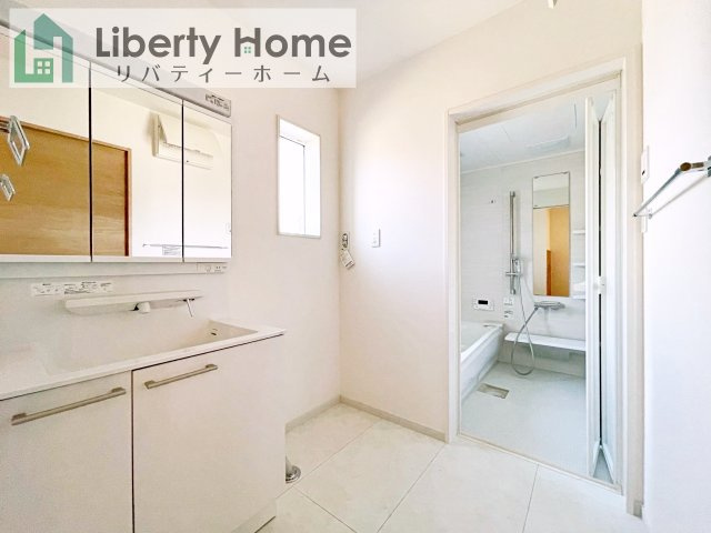 水戸市河和田町　中古戸建の独立洗面台