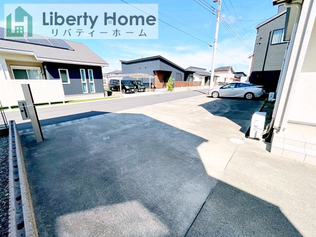 水戸市河和田町　中古戸建の駐車場