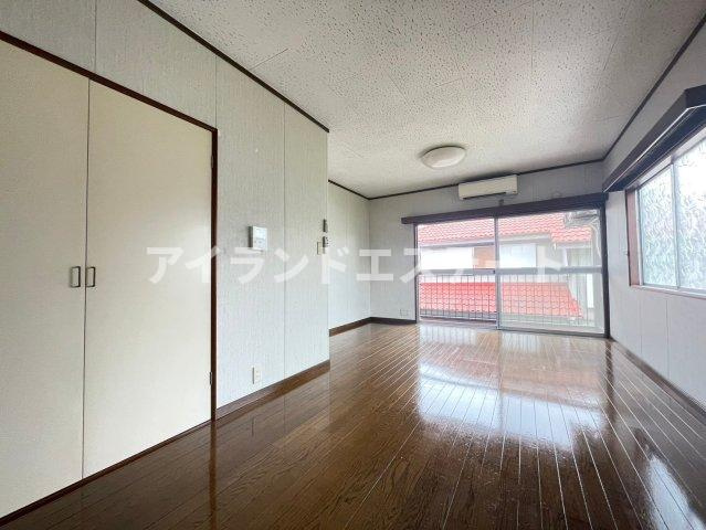 サンテラス　2人入居相談　ペット相談　大型バイク相談の居間・リビング