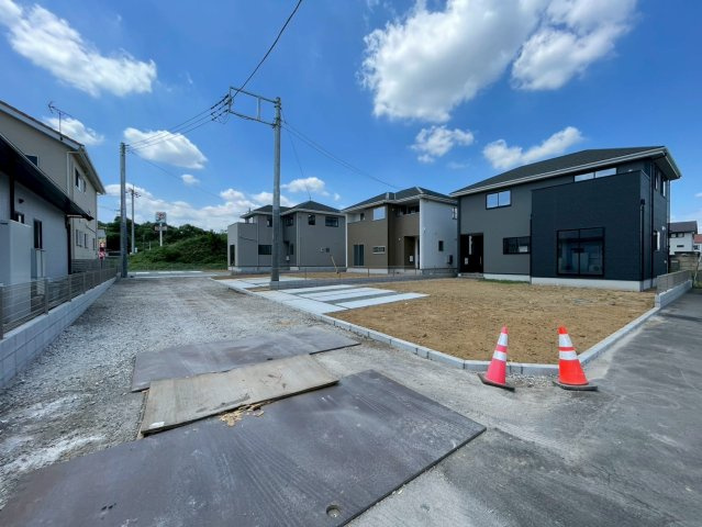 【前面道路含む現地写真】 | 吉岡町大久保　3号棟