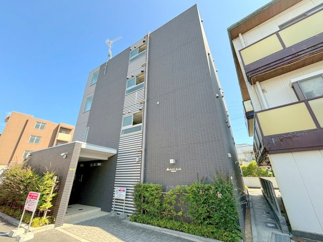 イースト　ブルーの外観