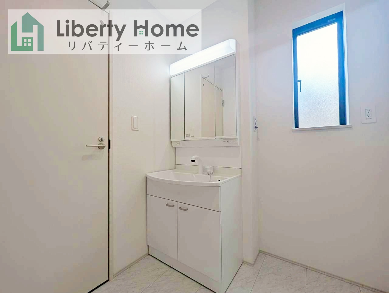 日立市東金沢町4丁目　新築戸建の独立洗面台