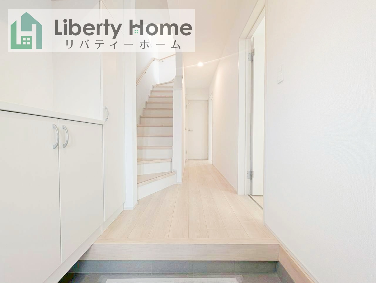 日立市東金沢町4丁目　新築戸建の玄関