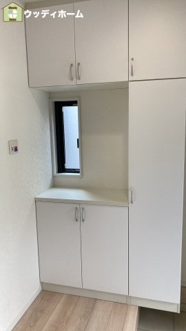 越谷市大泊　中古一戸建ての玄関