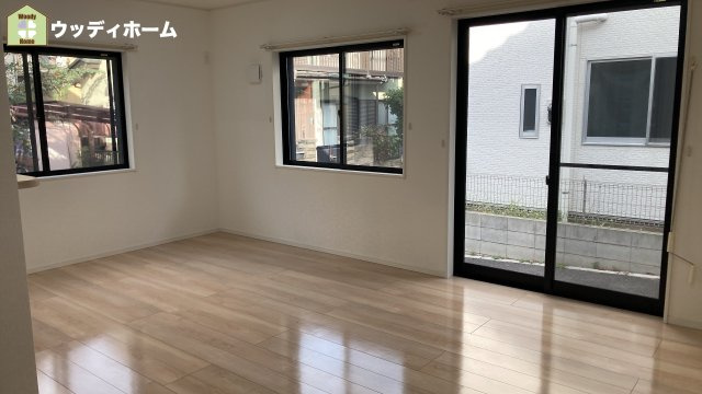 越谷市大泊　中古一戸建ての居間・リビング