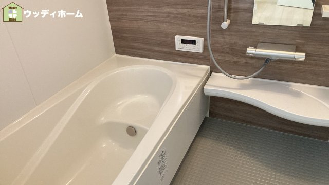 越谷市大泊　中古一戸建ての浴室