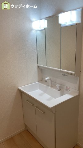 越谷市大泊　中古一戸建ての独立洗面台