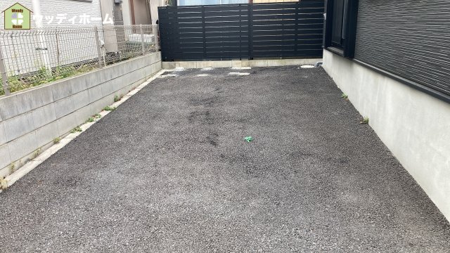 越谷市大泊　中古一戸建ての駐車場