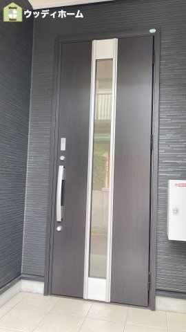 越谷市大泊　中古一戸建ての玄関