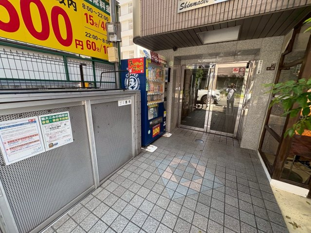 大阪市西区新町１丁目の賃貸マンションのエントランス