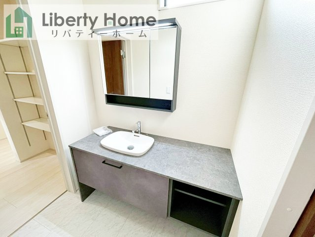 那珂市瓜連4期　新築戸建の独立洗面台