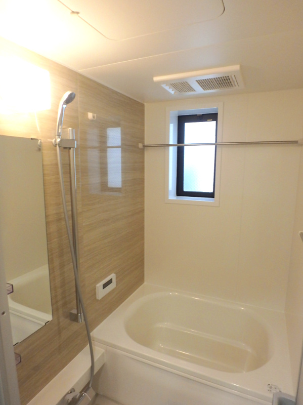 今津野田町　中古戸建の浴室|落ち着いた空間のお風呂です