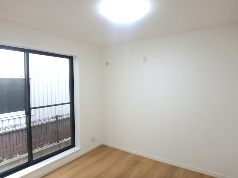 今津野田町　中古戸建の洋室|１階洋室4.5帖です