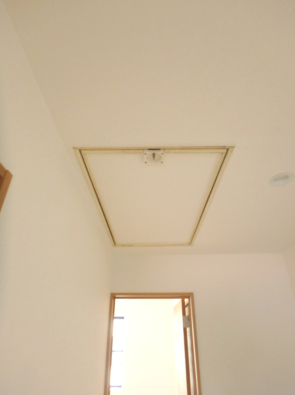 今津野田町　中古戸建の設備|屋根裏収納