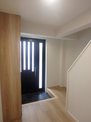 今津野田町　中古戸建の玄関|ゆったりとした玄関・ホールです