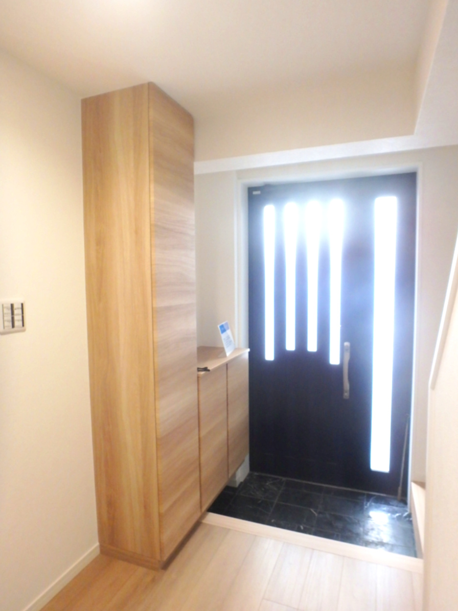 今津野田町　中古戸建の玄関|ゆったりとした玄関・ホールです