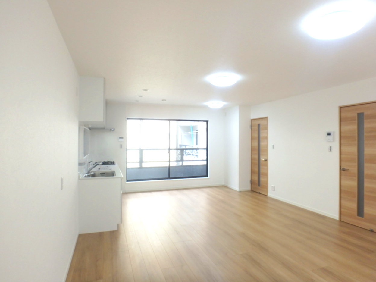 今津野田町　中古戸建の居間・リビング