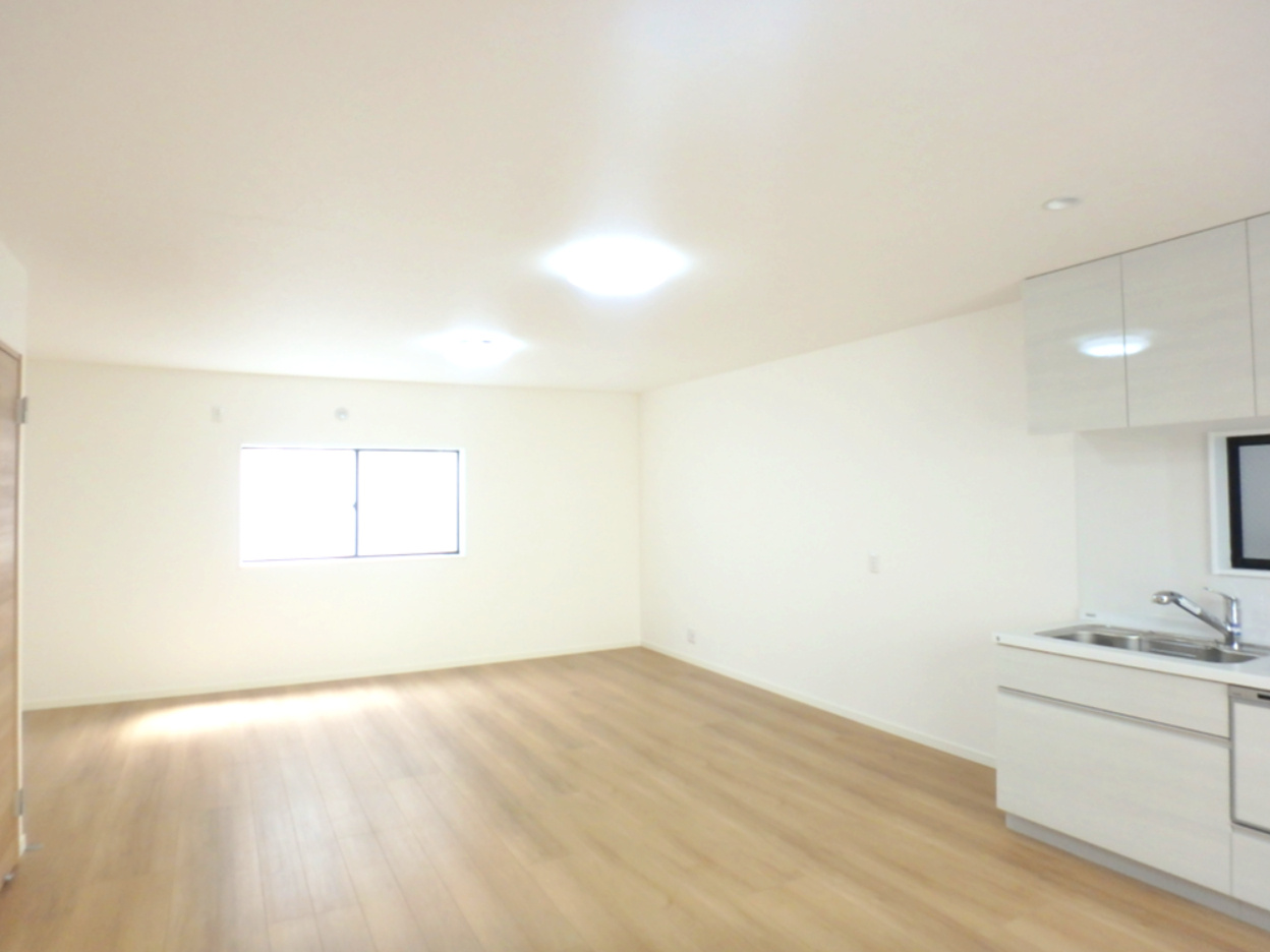 今津野田町　中古戸建の居間・リビング